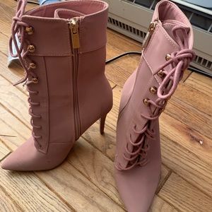 Mauve Pointy toe boots
